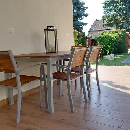 Elizabeth Nyaraló *