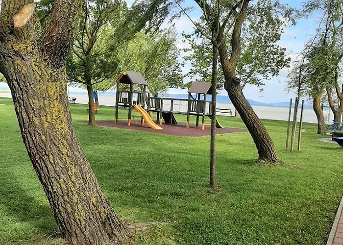 Elizabeth Feriehus Balatonfenyves